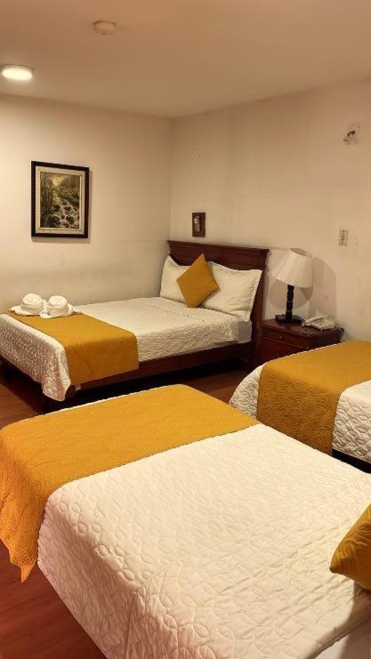 Hotel Coronel Cuenca Bagian luar foto